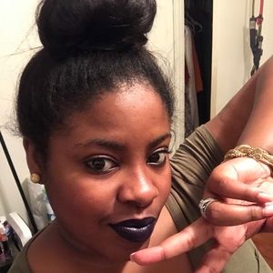 Meet your Posher, Tia